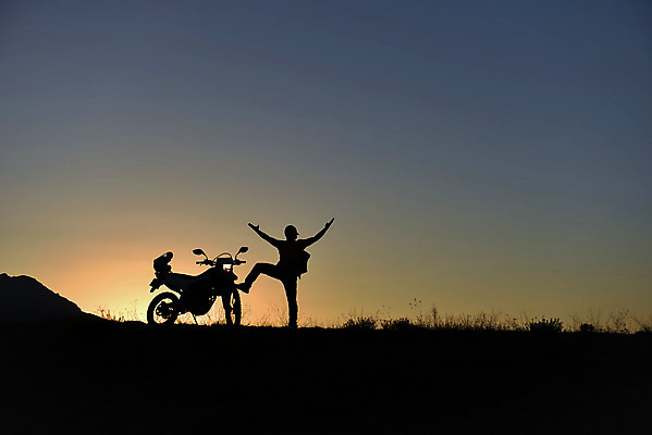 포토 JPG 해외이미지 라이프스타일 실루엣 도로 여행 자연 성공 새로움 이야기 사랑 사람없음 일상 평화 점프 기쁨 자유 오토바이 승차 모험가 호기심 흥분 열정 발견 리듬 무료 블로거 오리지널 철학 해외202004 해외포토 교육 감정 길 컨셉 교통시설 모션 촬영기법 라이프 생활 바이크 생태계 파일형식 이미지허브