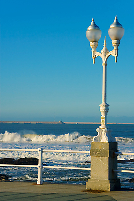 포토 JPG 해외이미지 파도 바다 풍경 사람없음 울타리 산책 램프 스페인 자르기 해군 철책 해외202004 해외포토 유럽 모션 휴식 조명 군대 담장 파일형식 이미지허브
