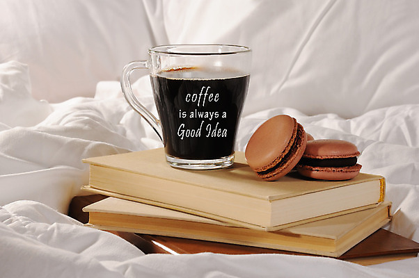 포토 JPG 해외이미지 커피 음료 문장 음식 컨셉 유리 아침 휴가 휴식 디저트 주택 아이디어 사탕 취미 사람없음 책 컵 숫자 쌓기 평화 케이크 초콜릿 침실 머그컵 침대 뜨거움 아침식사 담요 읽기 향기 아몬드 일시정지 마카롱 단절 카페인 페스츄리 안락 해외202004 해외포토 주간 문자 식기 빵 가구 모션 재질 건물 식사 견과류 냄새 파일형식 이미지허브