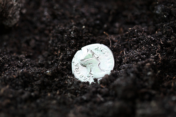 포토 JPG 해외이미지 과학 돈 유물 사람없음 옆모습 머리 금속 동전 골동품 역사 은색 로마 수집 소중 민트 속도 박물관 법 먼지 진흙 보물 고고학 공화국 로마인 옛날 제국 해외202004 해외포토 전통 교육 나라 뷰포인트 컬러 컨셉 재질 인종 신체부위 이탈리아 재산 허브 파일형식 이미지허브