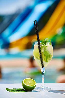 포토 JPG 해외이미지 주간 빨대 사람없음 야외 아웃포커스 칵테일 라임 마르가리타 해외202004 해외포토 자연요소 과일 주류 촬영기법 파일형식 이미지허브