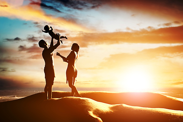 포토 JPG 해외이미지 전신 여자 남자 행복 실루엣 어린이 바다 가족 휴가 함께함 성인 야외 세명 부모 일몰 자녀 아기 들어올리기 해외202004 해외포토 감정 컨셉 관계 모션 촬영기법 사람 노을 파일형식 이미지허브