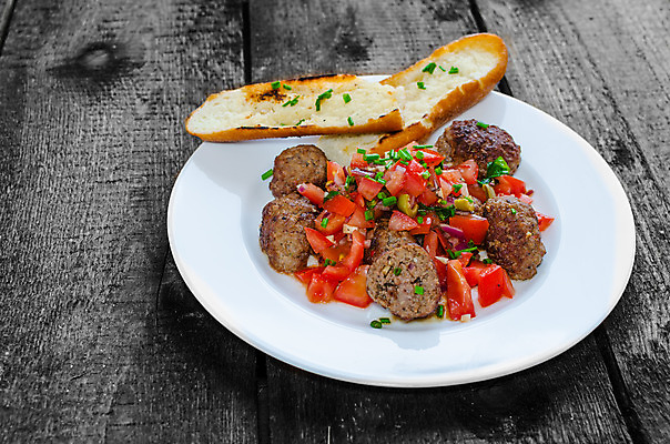 포토 JPG 해외이미지 전통 라이프스타일 접시 음식 빵 백그라운드 포크 컨셉 잎 다이어트 토마토 채소 공 치즈 파스타 건강 육류 요리 사람없음 빨간색 초록색 식당 식사 저녁식사 이탈리아 소고기 흰색 신선 닫기 맛 미트볼 먹기 허브 내추럴 점심식사 고립 핸드메이드 해외202004 해외포토 식물 식기 유럽 컬러 식재료 모션 유제품 서양음식 생활 상점 파일형식 이미지허브