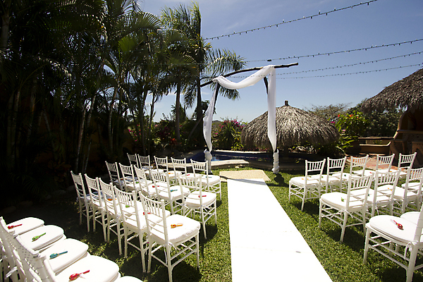 포토 JPG 해외이미지 기념일 꽃 기독교 모래 바다 결혼 의자 휴가 사랑 이벤트 사람없음 야외 장식 가로 물 파란색 야자수 햇빛 갈색 파티 카펫 흰색 축하 직물 뜨거움 고급 우아함 배열 서비스 준비 방문 약혼 예복 설정 열대기후 해외202004 해외포토 자연요소 나무 식물 옷 감정 종교 컬러 가구 컨셉 태양 약속 파일형식 이미지허브