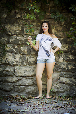 포토 JPG 해외이미지 나무 백인 모델 1 공원 여자 행복 얼굴 백그라운드 잎 자연 건강 한명 미소 사람 성인 야외 목재 초록색 여름 흰색 숲 내추럴 해외202004 해외포토 서양인 식물 계절 공공시설 감정 컬러 재료 표정 신체부위 생태계 파일형식 이미지허브