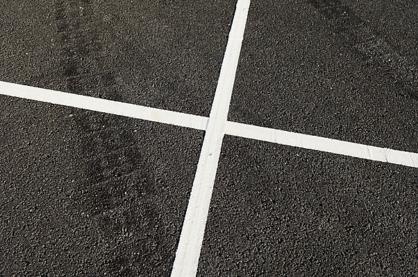 포토 JPG 해외이미지 도로 선 조각 백그라운드 컨셉 십자가 무늬 포장 표시 추상 사람없음 검은색 어둠 줄무늬 흰색 보행로 브레이크 사인 질감 타이어 트랙 고무 교차 자취 해외202004 해외포토 길 컬러 교통시설 파일형식 이미지허브