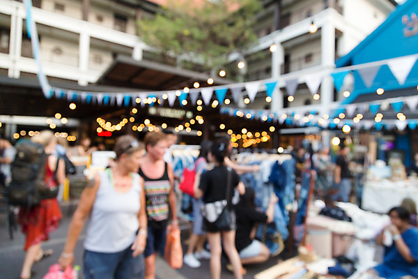 포토 JPG 해외이미지 도로 태국 거리 사람 이벤트 사람없음 장식 빛 쇼핑 세일 상점 축제 산책 깃발 시장 구매 군중 전시회 무역 방콕 보케 소매 블러 해외202004 해외포토 산업 아시아 길 교통시설 휴식 전시 파일형식 이미지허브