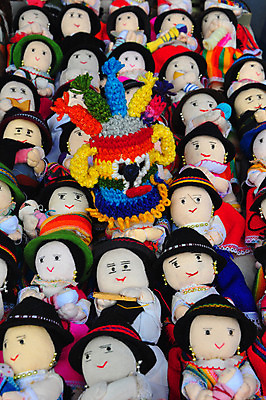 포토 JPG 해외이미지 전통 문화 여행 사람없음 쇼핑 장난감 남아메리카 시장 원주민 에콰도르 수공예 핸드메이드 해외202004 해외포토 아메리카 아프리카인 공예 파일형식 이미지허브