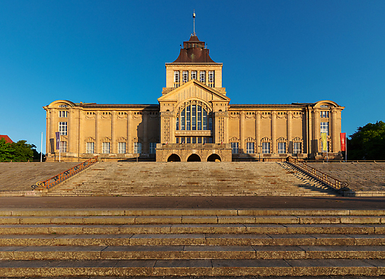 포토 JPG 해외이미지 디자인 외관 벽 조각 여행 건축양식 난간 학교 벽돌 미술 사람없음 야외 건물 도시풍경 사무실 탑 궁전 기둥 도시 미술관 박물관 폴란드 천연기념물 르네상스 전국 프로젝트 해외202004 해외포토 건축물 교육 건축 유럽 고건축 비즈니스 문화예술 풍경 파일형식 이미지허브