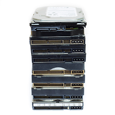 포토 JPG 해외이미지 산업 비즈니스 표면 사람없음 전자제품 컴퓨터 반사 머리 상점 공책 자료 운전 정보 원형 네트워크 파일 보안 수납 데이터베이스 서버 소프트웨어 용량 지원 철강 하드웨어 해외202004 해외포토 도형 모션 문구용품 안전 신체부위 파일형식 이미지허브