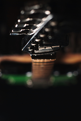 포토 JPG 해외이미지 줄 음악 노래 바닥 사람없음 검은색 소리 방 기구 기타 숲 롤 뮤지컬 블루스 해외202004 해외포토 컬러 현악기 문화예술 파일형식 이미지허브