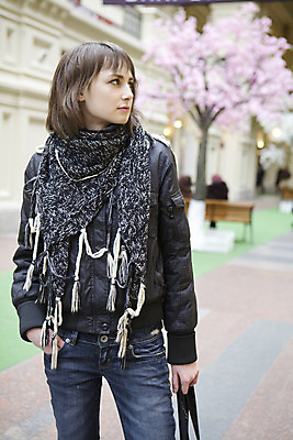 포토 JPG 해외이미지 손 행복 생각 한명 성인 빨간색 평화 슬픔 청바지 시력 문제 배려 섬광 심각 해외202004 해외포토 1 감정 컬러 컨셉 바지 사람 신체부위 파일형식 이미지허브