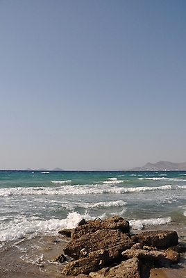 포토 JPG 해외이미지 모래 파도 바다 섬 여행 하늘색 자연 하늘 휴가 풍경 사람없음 야외 물 여름 파란색 모래사장 바위 지중해 그리스 장면 암초 칠면조 그리스인 해외202004 해외포토 자연요소 서양인 계절 유럽 컬러 조류 돌_바위 생태계 파일형식 이미지허브