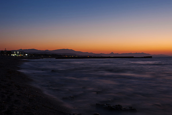 포토 JPG 해외이미지 모양 구름 실루엣 파도 바다 여행 오렌지 자연 하늘 풍경 사람없음 야외 빨간색 물 여름 빛 컬러풀 노란색 평화 어둠 고요 일몰 바위 황금 저녁 지중해 부드러움 해외202004 해외포토 자연요소 계절 컬러 컨셉 과일 촬영기법 노을 돌_바위 감각 야간 생태계 파일형식 이미지허브