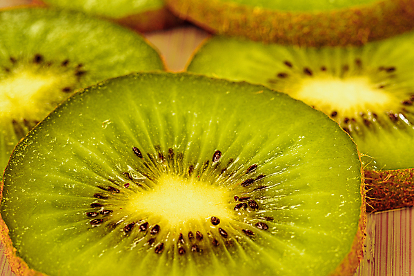 포토 JPG 해외이미지 음식 조각 백그라운드 다이어트 과일 자연 건강 키위 사람없음 초록색 흰색 신선 달콤 자르기 먹기 유기농 고립 숙성 해외202004 해외포토 웰빙 컬러 모션 맛 생태계 파일형식 이미지허브