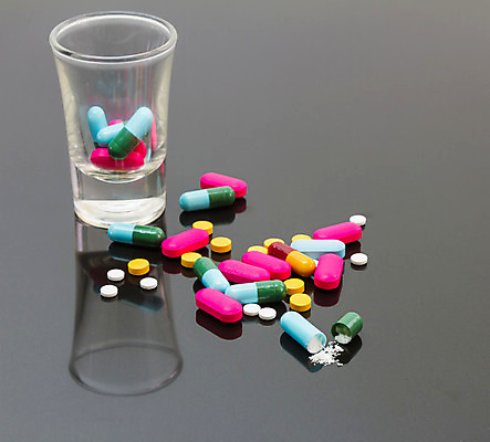 포토 JPG 해외이미지 과학 백그라운드 프레임 건강 사람없음 빨간색 세트 컬러풀 알약 약 건강관리 흰색 도움 컨테이너 약국 수집 허브 오브젝트 싱글 흙더미 조제 고립 돌봄 진통제 헬프 화학물질 항생제 해외202004 해외포토 식물 산업 컬러 컨셉 의학 모션 관리 흙 화학 만들기 파일형식 더미 이미지허브