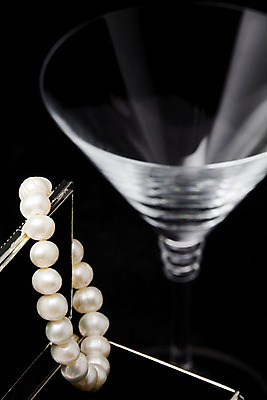 포토 JPG 해외이미지 모양 백그라운드 컨셉 곡선 팔찌 자연 추상 휴가 선물 사랑 사람 이벤트 사람없음 장식 빨간색 빛 상자 반사 유행 검은색 흰색 축하 원형 화려 그룹 재산 고급 우아함 매끈함 보석 구슬 오브젝트 보물 여의주 스타일 해외202004 해외포토 도형 감정 선 컬러 무늬 장신구 금융 감각 광석 생태계 파일형식 이미지허브