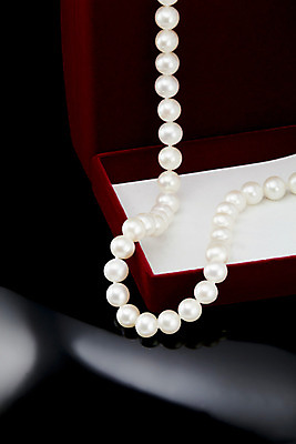 포토 JPG 해외이미지 모양 백그라운드 컨셉 곡선 목걸이 자연 추상 휴가 선물 사랑 사람 이벤트 사람없음 장식 빨간색 빛 상자 반사 유행 검은색 흰색 축하 원형 화려 그룹 재산 고급 우아함 매끈함 보석 구슬 오브젝트 보물 여의주 스타일 해외202004 해외포토 도형 감정 선 컬러 무늬 장신구 금융 감각 광석 생태계 파일형식 이미지허브