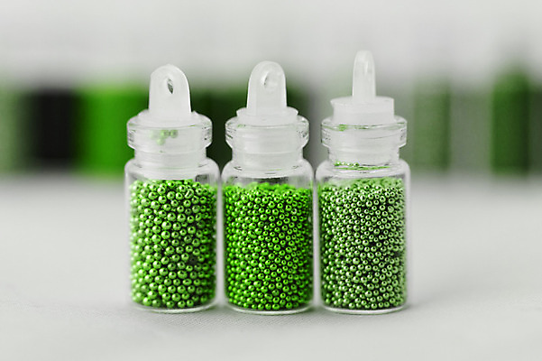 포토 JPG 해외이미지 백그라운드 유리 불꽃 사람없음 장식 초록색 빛 반짝임 반사 유행 페인트 화장품 흐름 흰색 붓 못 화려 닫기 떨어짐 정상 컨테이너 손톱관리 만들기 광택 고립 니스 해외202004 해외포토 산업 컬러 컨셉 모션 재질 불 뷰티 공구 네일아트 파일형식 이미지허브