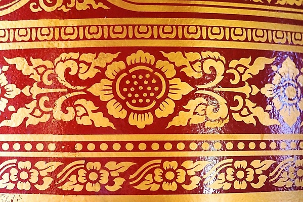 포토 JPG 해외이미지 전통 아시아 문화 잎 패턴 불교 태국 미술 사람없음 장식 빨간색 갈색 골동품 깃발 기둥 황금 고급 심볼 묘사 그림 강렬 옛날 핸드메이드 해외202004 해외포토 식물 건축 나라 종교 컬러 컨셉 무늬 문화예술 파일형식 이미지허브