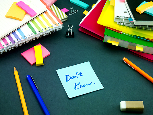 포토 JPG 해외이미지 교육 종이 문장 비즈니스 텍스트 학교 휴식 건강 피곤 사람없음 책 단어 스터디 사무실 쌓기 정보 잠 업무 메시지 끝 인쇄 책상 오브젝트 보고서 준비 문서 파일 폴더 과제 단절 보관소 헬프 해외202004 해외포토 문자 가구 컨셉 모션 학습 작업 도움 저장 파일형식 이미지허브