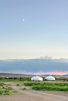 포토 JPG 해외이미지 동물 구름 전통 라이프스타일 남자 아시아 문화 도로 여행 농업 자연 염소 주택 건조 텐트 미술 사람 동양인 인종 소년 성인 사람없음 여름 가축 일몰 캠핑 사막 달 중앙 군중 몽골 먼지 동쪽 독립 스텝 카자흐스탄 해외202004 해외포토 자연요소 계절 나라 산업 길 어린이 포유류 교통시설 레저 문화예술 캠핑도구 건물 생활 노을 방향 생태계 파일형식 이미지허브