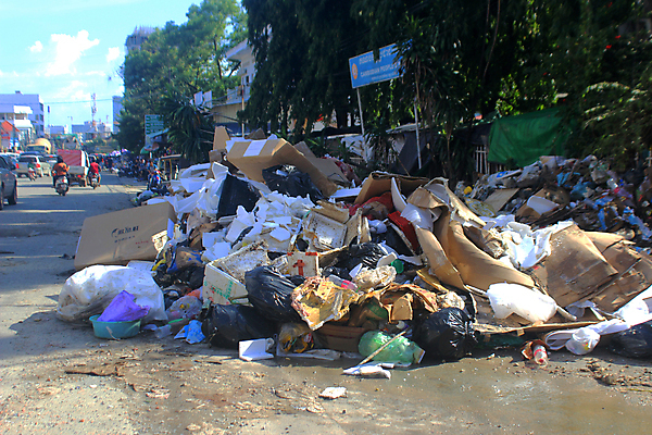 포토 JPG 해외이미지 아시아 종이 안경 커피 음료 가방 새로움 거리 주택 사람 사람없음 컵 가로 초록색 반려동물 상자 글로벌 파티 쌓기 환경 재활용 쓰레기통 도시 시장 캔 쓰레기 폐기물 나무상자 플라스틱 버리기 팝콘 캄보디아 낭비 줄이기 브루클린 파리(프랑스) 해외202004 해외포토 동물 식기 잡화 나라 컬러 컨셉 모션 재질 이벤트 건물 친환경 뉴욕 파일형식 이미지허브