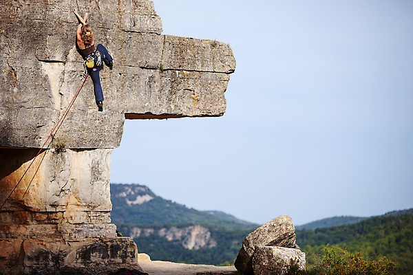 포토 JPG 해외이미지 주간 전신 여자 밧줄 하늘 산 매달리기 한명 성인 야외 뒷모습 잡기 암벽 오르기 암벽등반 암벽등반가 성인여자한명만 해외202004 해외포토 자연요소 1 줄 뷰포인트 모션 사람 등산 여자한명만 성인여자만 파일형식 이미지허브