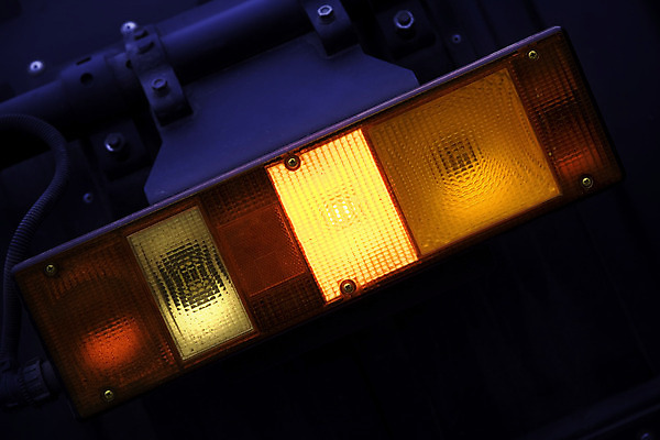 포토 JPG 해외이미지 디자인 도로 비즈니스 새로움 사람없음 파란색 빛 금속 화물 신선 플라스틱 방향 하이테크 짐차 트레일러 단계 반사경 디젤 철강 힘찬 해외202004 해외포토 길 컬러 컨셉 교통시설 자동차 재질 기술 운송업 파일형식 이미지허브