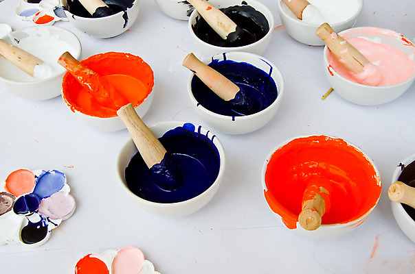 포토 JPG 해외이미지 접시 디자인 백그라운드 패턴 유리 수채화 프레임 창조 미술 사람없음 빨간색 물 파란색 빛 컬러풀 페인트 머그컵 흰색 붓 도자기 그룹 제비꽃 오브젝트 그림 질감 그런지 해외202004 해외포토 자연요소 식기 꽃 컬러 무늬 재질 문화예술 컵 파일형식 이미지허브