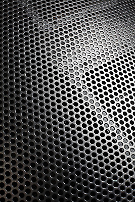 포토 JPG 해외이미지 접시 음악 백그라운드 패턴 추상 사람없음 빛 금속 검은색 확성기 어둠 소리 장비 구멍 그릴 질감 오디오 창살 망사 철강 해외202004 해외포토 식기 컬러 무늬 재질 주방용품 문화예술 전자제품 직물 파일형식 이미지허브