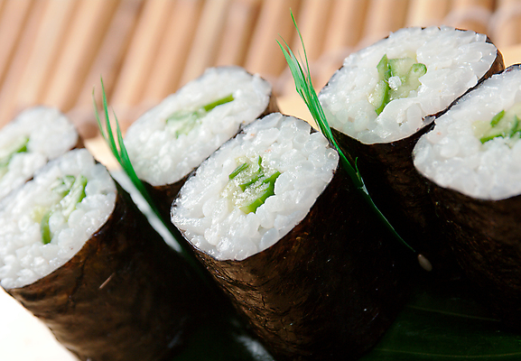 포토 JPG 해외이미지 전통 접시 아시아 문화 음식 바다 다이어트 채소 탁자 밥 새우 육류 어류 요리 동양인 사람없음 식당 일본 식사 버섯 초밥 회 고추냉이 참치 해산물 묘사 물주기 아로마 깨 연어 향 생강 아보카도 식품점 솔깃 해외202004 해외포토 식기 나라 가구 과일 식재료 모션 건강 갑각류 인종 상점 수중동물 양념 조미료 일본음식 파일형식 이미지허브