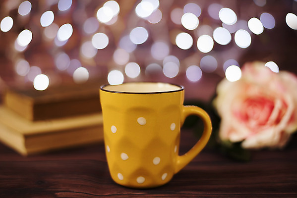 포토 JPG 해외이미지 라이프스타일 디자인 커피 음료 음식 백그라운드 크리스마스 탁자 추상 휴가 전등 선물 사랑 사람없음 목재 장식 책 컵 빛 컬러풀 노란색 우주 상점 식당 어둠 카페 머그컵 수확 흰색 시골 도시 바 뜨거움 닫기 아침식사 야간 소프트포커스 복고 보케 아로마 에스프레소 블러 카페인 해외202004 해외포토 자연요소 나무 식기 기념일 감정 컬러 가구 무늬 농업 재료 모션 조명 촬영기법 생활 식사 파일형식 이미지허브