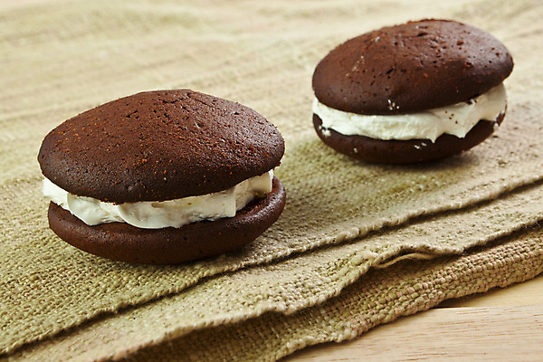 포토 JPG 해외이미지 모양 음식 탁자 디저트 바닥 주택 사람없음 목재 갈색 쿠키 초콜릿 달콤 맛 굽기 먹기 크림 칼로리 핸드메이드 해외202004 해외포토 나무 컬러 가구 컨셉 재료 모션 건물 구이 파일형식 이미지허브