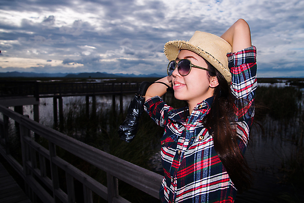 포토 JPG 해외이미지 모델 1 드레스 옷 행복 안경 얼굴 밭 오렌지 태국 자연 휴식 한국 한명 서기 사람 동양인 성인 파란색 울타리 햇빛 태양 농장 유행 일본 중국 봄 뜨거움 연극 혼자 스타일 해외202004 해외포토 자연요소 잡화 계절 감정 아시아 컬러 컨셉 농업 과일 모션 문화예술 인종 신체부위 담장 생태계 파일형식 이미지허브