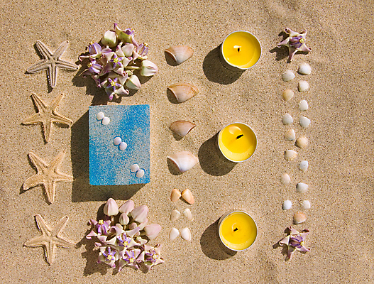 포토 JPG 해외이미지 식물 라이프스타일 꽃 별 모래 자연 휴식 건강 사람없음 파란색 위생용품 약 노란색 건강관리 스파 화장품 껍질 약재 신선 바 약초 청소 허브 순수 유기농 향기 아로마 비누 아로마테라피 돌봄 위생관리 정물화 핸드메이드 해외202004 해외포토 자연요소 웰빙 컬러 생활용품 컨셉 의학 모션 관리 생활 뷰티 풀_식물 그림 생태계 냄새 테라피 파일형식 이미지허브