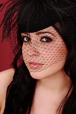 포토 JPG 해외이미지 백인 갈색머리 한명 검은색 희망 흰색 베일 해외202004 해외포토 서양인 1 헤어스타일 감정 컬러 사람 파일형식 이미지허브