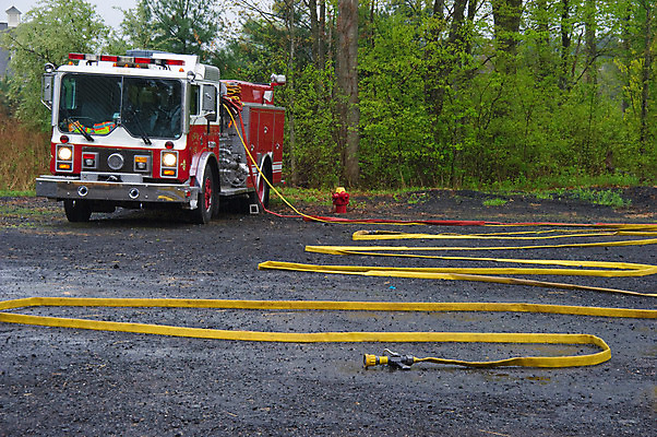포토 JPG 해외이미지 사람없음 빨간색 물 소방관 호스 해외202004 해외포토 자연요소 컬러 구조원 소방 파일형식 이미지허브