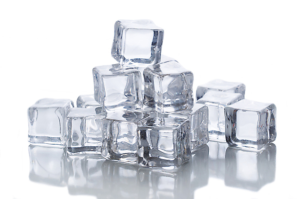 포토 JPG 해외이미지 음료 백그라운드 탁자 사람없음 물 파란색 얼음 흰색 투명 시원함 오브젝트 정사각형 고체 해외202004 해외포토 자연요소 도형 컬러 가구 파일형식 이미지허브