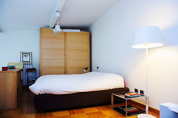 포토 JPG 해외이미지 가구 부동산 아파트 주택 실내 사람없음 내부 침실 방 침대 램프 건축가 리빙 주거지 스타일 안락 해외202004 해외포토 직업 생활용품 컨셉 조명 건물 재산 파일형식 이미지허브