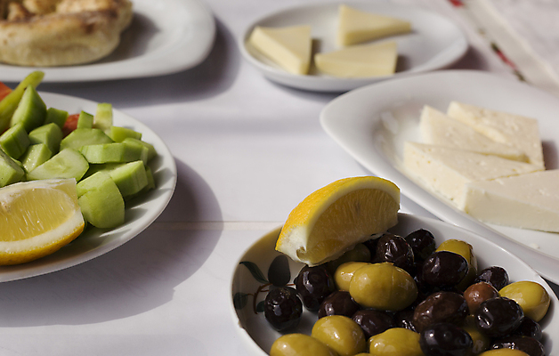 포토 JPG 해외이미지 전통 접시 음식 토마토 탁자 아침 오이 치즈 건강 요리 사람없음 식당 계란 신선 맛 아침식사 먹기 향신료 올리브 해외202004 해외포토 주간 식기 열매 가구 컨셉 채소 모션 유제품 상점 알 식사 향미료 파일형식 이미지허브