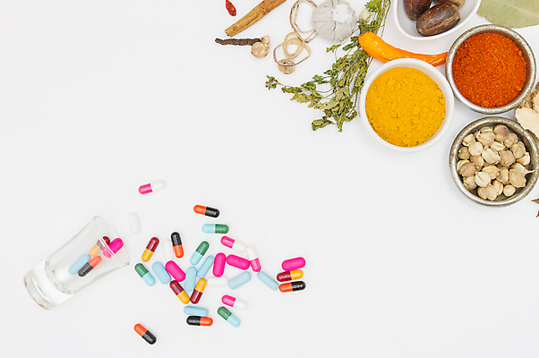 포토 JPG 해외이미지 식물 채소 장신구 자연 사람없음 알약 약 도구 제조 약초 혼합 허브 눈금 탱크 테라피 자원 조제 내추럴 막자 약사 자연요법 치료제 화학물질 해외202004 해외포토 의학 뷰티 풀_식물 화학 생태계 만들기 파일형식 이미지허브