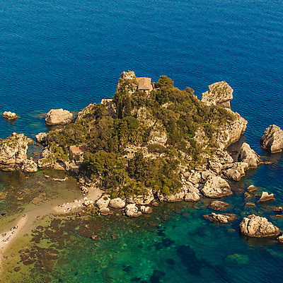 포토 JPG 해외이미지 나무 모래 파도 바다 섬 여행 백그라운드 자연 휴가 파노라마 풍경 사람없음 초록색 물 여름 파란색 이탈리아 바위 만 작음 로마 지중해 내추럴 해외202004 해외포토 자연요소 식물 계절 유럽 컬러 촬영기법 돌_바위 크기 생태계 파일형식 이미지허브