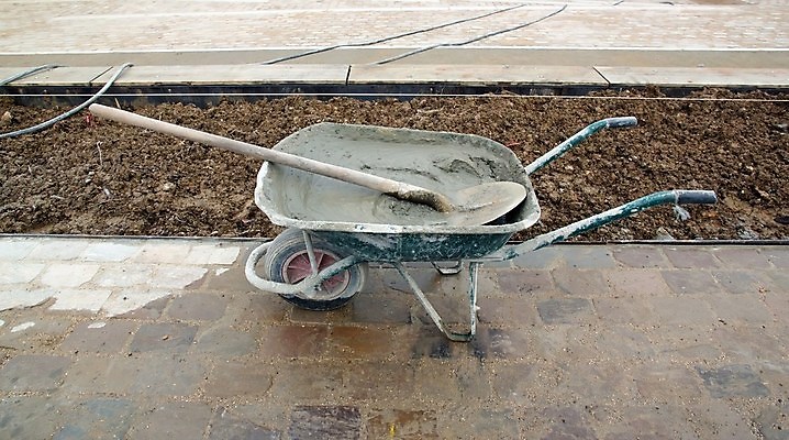 포토 JPG 해외이미지 사람없음 수레 건설현장 보행로 삽 시멘트 해외202004 해외포토 길 건설업 카트 파일형식 이미지허브