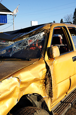 포토 JPG 해외이미지 교통시설 자동차 유리 지붕 프레임 사람없음 세로 기계 손상 가시 황금 수리 상처 위험 사건 딜러 짐차 보험 배수구 나쁜 깨짐 주장 차고 철강 해외202004 해외포토 육상교통 교통 컨셉 재질 시설 파일형식 이미지허브