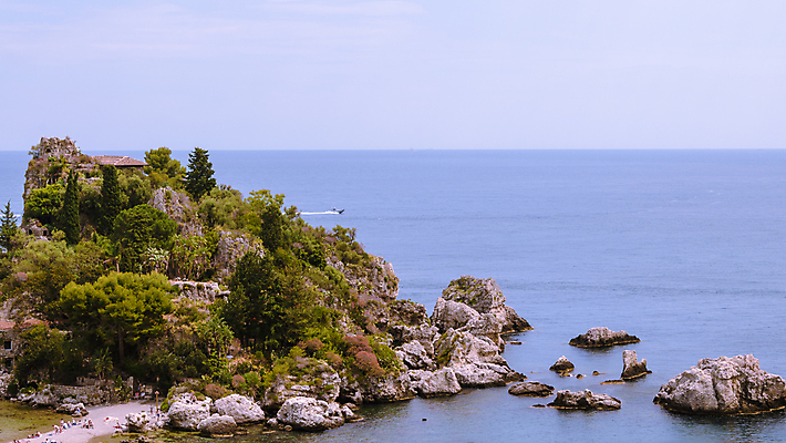 포토 JPG 해외이미지 나무 모래 파도 바다 섬 여행 백그라운드 자연 휴가 파노라마 풍경 사람없음 초록색 물 여름 파란색 이탈리아 바위 만 작음 로마 지중해 내추럴 해외202004 해외포토 자연요소 식물 계절 유럽 컬러 촬영기법 돌_바위 크기 생태계 파일형식 이미지허브