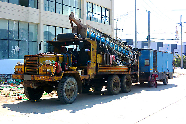 포토 JPG 해외이미지 남자 산업 문화 백그라운드 자동차 유물 미술 동양인 사람없음 물 기계 흙 장비 골동품 업무 구멍 역사 황금 신비 심볼 역동적 수로 과거 쇼 먼지 신화 짐차 영웅 병정 전사 깊이 송곳 제국 지질학 해외202004 해외포토 자연요소 전통 교육 육상교통 컨셉 문화예술 사람 인종 작업 파일형식 이미지허브