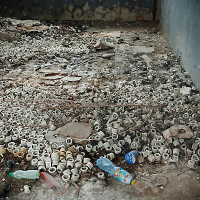 포토 JPG 해외이미지 산업 벽 백그라운드 건축양식 창문 공장 유리 벽돌 직장 사람없음 내부 건물 빛 금속 검은색 어둠 수확 도시 폐기물 위험 버리기 창고 복고 먼지 낭비 구식 그런지 깨짐 방치 썩음 옛날 철강 파멸 해외202004 해외포토 건축물 건축 컬러 컨셉 농업 회사 공업 모션 재질 쓰레기 파일형식 소멸 이미지허브