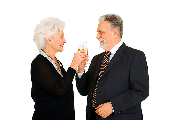 포토 JPG 해외이미지 백인 라이프스타일 커플 행복 안경 음료 음식 수염 기념 함께함 실내 사랑 미소 성인 내부 두명 마주보기 와인 손잡기 흰색 잡기 우아함 샴페인 화이트와인 흰배경 70대 축배 고립 해외202004 해외포토 서양인 잡화 노년 감정 컬러 백그라운드 컨셉 관계 모션 주류 표정 사람 생활 파일형식 이미지허브