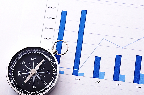 포토 JPG 해외이미지 종이 길 과학 여행 컨셉 지도 돈 비즈니스 가이드 통계 성공 그래프 화살 아이디어 항해 사람없음 금융 파란색 자료 탐험 기구 나침반 방향 검색 투자 위치 네비게이션 오리엔테이션 카피스페이스 항해사 해외202004 해외포토 직업 컬러 배_교통 경제 공백 재산 파일형식 이미지허브